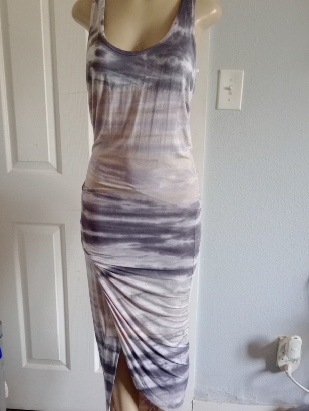 Sleeveless Tie-Dye Bodycon Dress in Gray and Cream